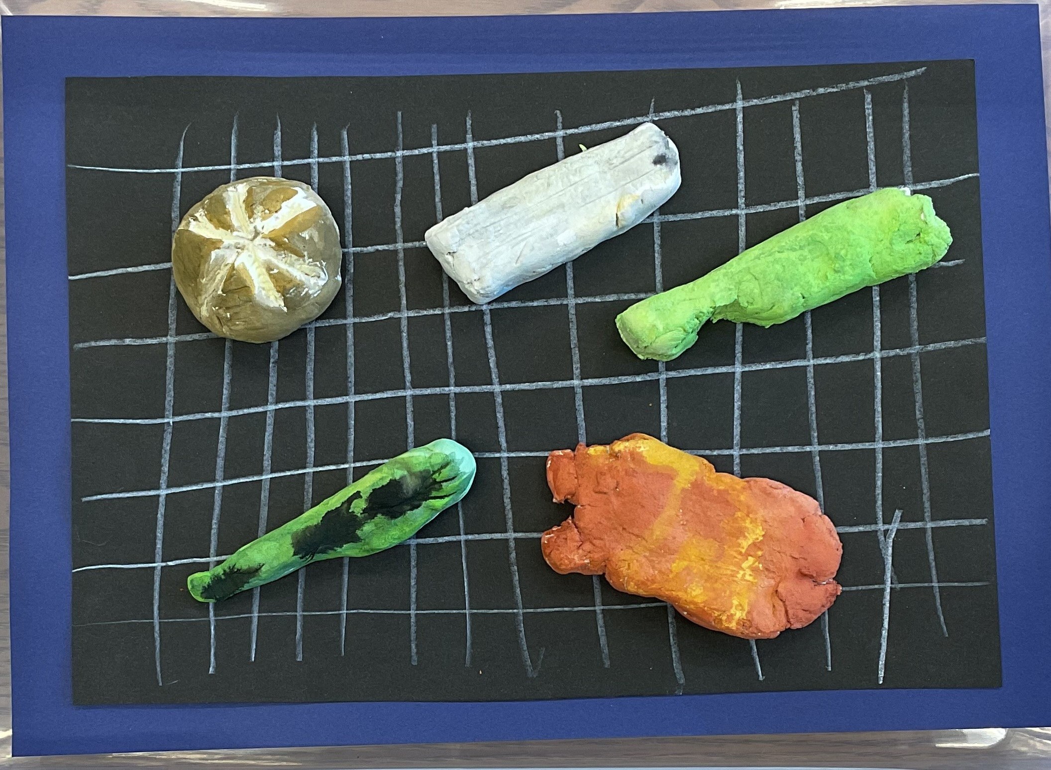 「私の好きなもの」　中学部２年　美術作品