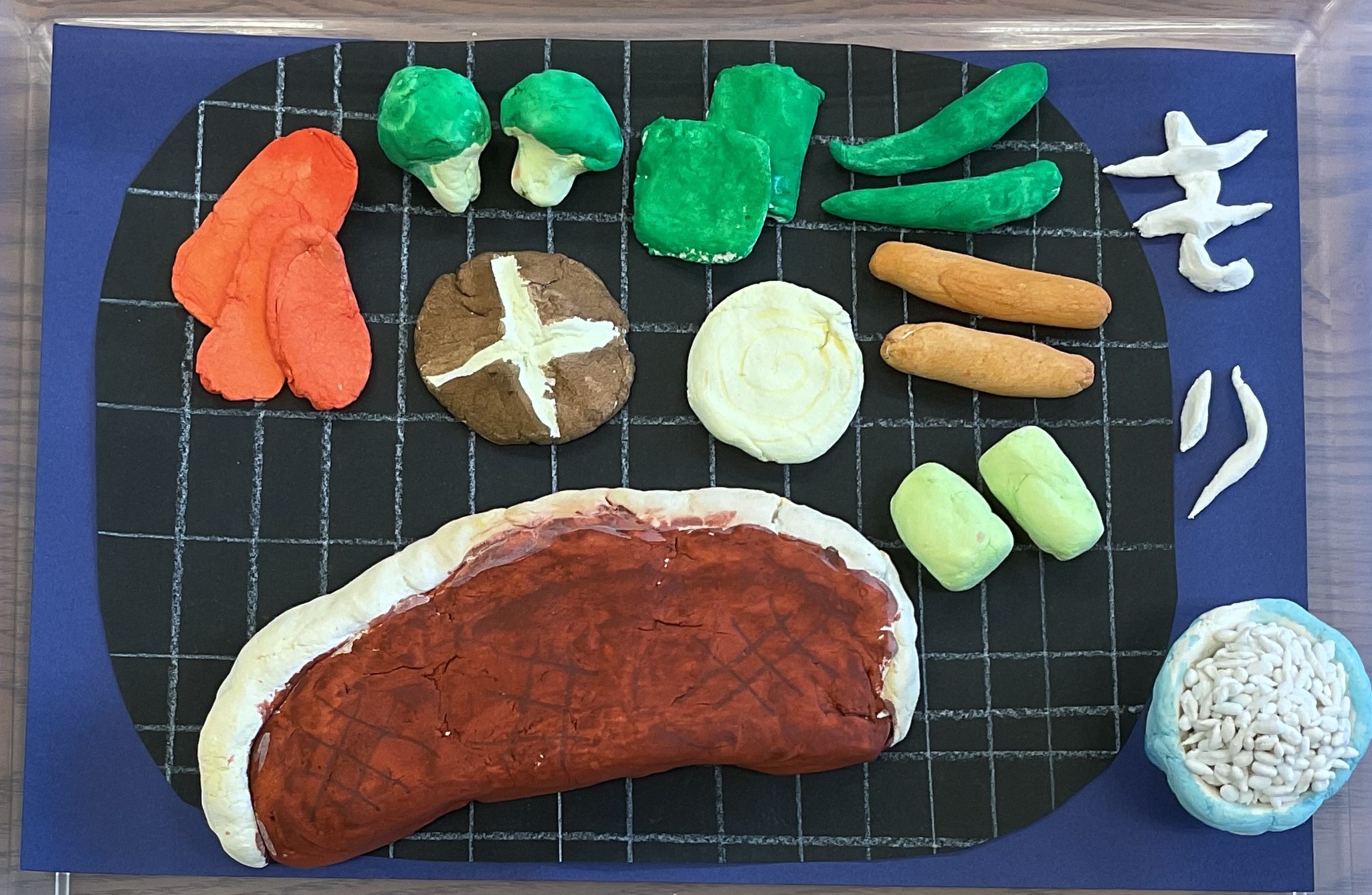 「私の好きなもの」　中学部３年　美術作品