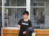 舎生１名がみんなの前で自己紹介をしていることころ