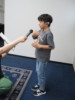 「これからもみんなで仲良く生活しましょう」と舎生が挨拶している。